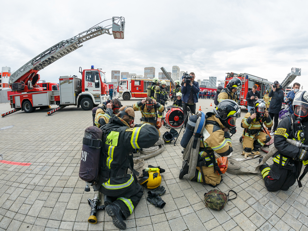 Пожарные учения с применением пожарных автолестниц ВИТАНД МАГИРУС стандартного исполнения и с сочлененным коленом на Комплексной Безопасности 2021